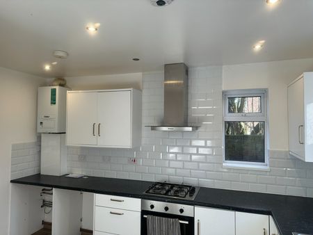 4 Bed End Terrace, Abbots Wood Road, LU2 - Photo 5