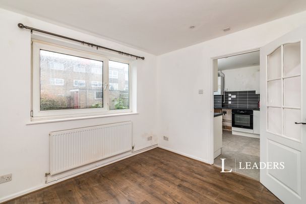 3 bedroom house to rent North Denes Road, NR30 - Photo 1