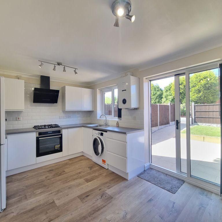 3 bedroom terraced house to rent - Photo 1