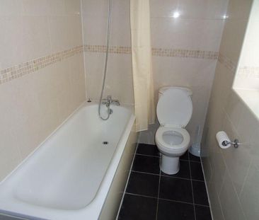 3 bedroom flat to rent - Photo 6