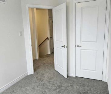 18 REID AVENUE N - Photo 3