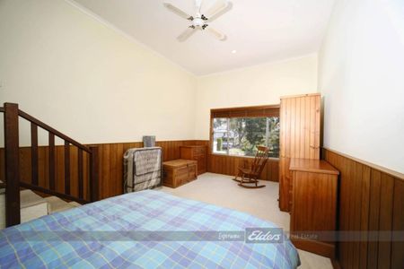 HOUSE WITH VIEWS AT GREEN POINT! - Photo 5