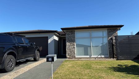 Modern Family Living in Millwater - 4 Bedrooms, 2 Living Areas & Spacious Garden - Photo 2