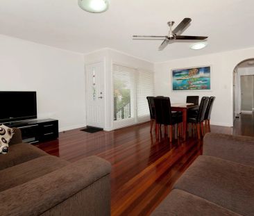 12 Olivella Street, Mansfield. - Photo 1