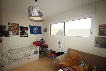 Location Appartement 3 pièces 70m² - Photo 3