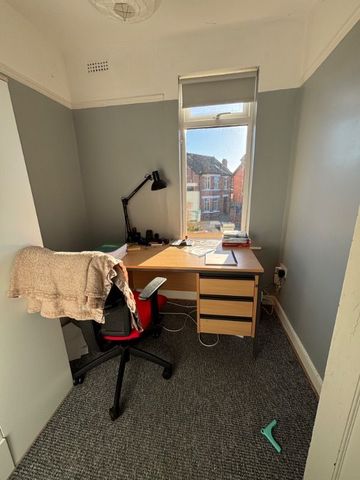 8 Cheltenham Park, Belfast BT6 0HR - Photo 3