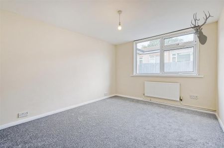 2 bedroom semi-detached bungalow to rent - Photo 5