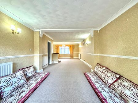 Frays Avenue, West Drayton, UB7 - Photo 2