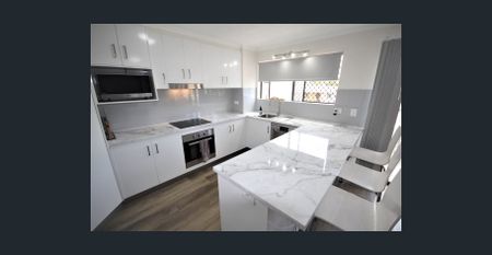 Beautifully Renovated Unit in the Heart of Mooloolaba! - Photo 5