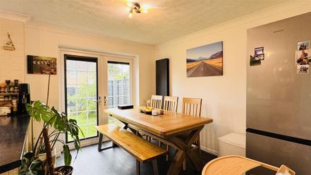 4 bedroom detached house to rent - Photo 4