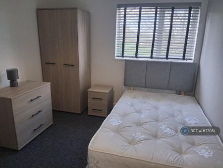 1 bedroom in a house share to rent - Photo 4