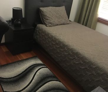 Altona Meadows - Photo 6