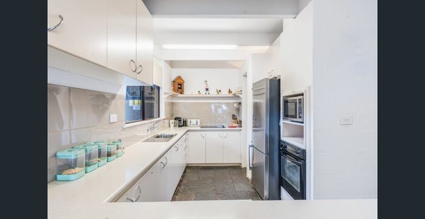 Well located 3 Bedroom Family Home - Photo 1