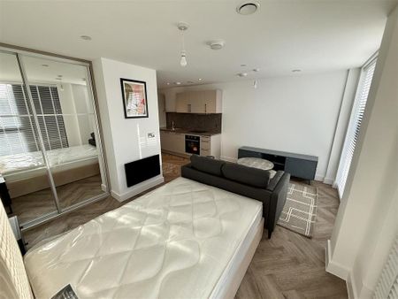 Studio to rent - Photo 2