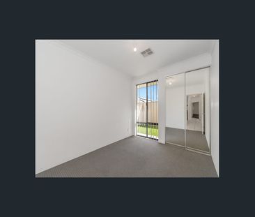 SPACIOUS FAMILY HOME IN PRIME HAYNES LOCATION - Photo 6