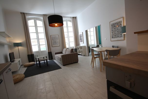 Location Appartement 3 pièces 69m² MARSEILLE 1er - Photo 1