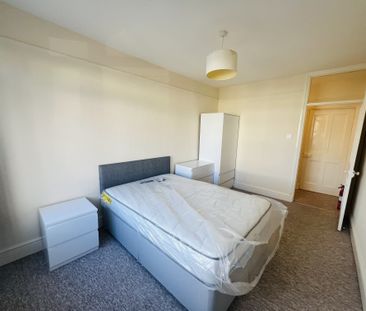 Bath Road, Maidenhead - Photo 5