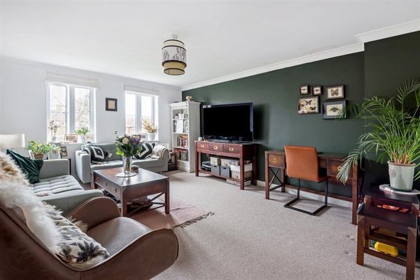 Watson Place, Exeter - Photo 1