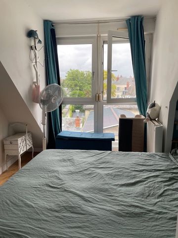 Duplex lumineux avec terrasse et parking à Tours - Photo 2