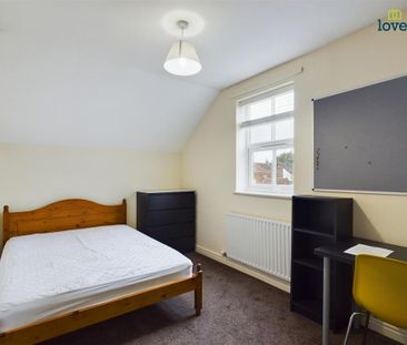 4 bedroom semi-detached house to rent - Photo 2