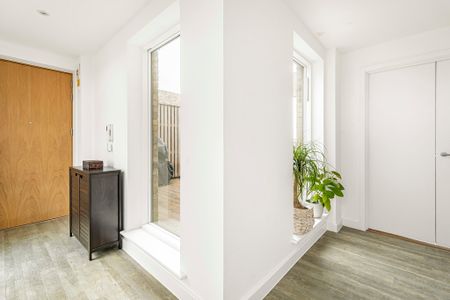 A light and spacious duplex two bedroom apartment with views of local Trumpington parks. Ideally located a short walk to the Addenbrookes campus and easy access to the M11 & guided busway. - Photo 4