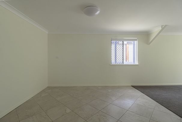 LARGE DUAL LIVING FAMILY HOME IN SOUTH GLADSTONE - Photo 1