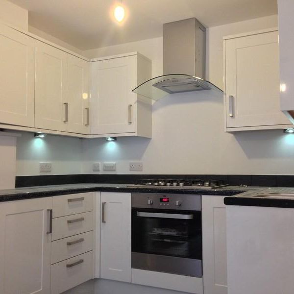 London Road, Lowfield Heath - Photo 1