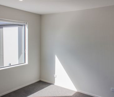 Stylish Townhouse On The CBD Fringe - Photo 2