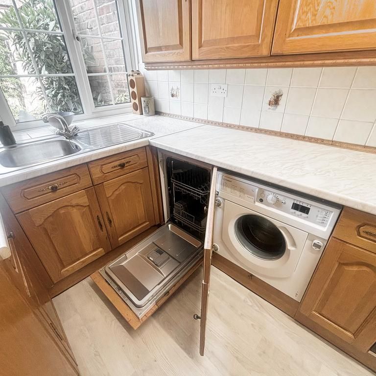 2 bedroom terraced house to rent - Photo 1
