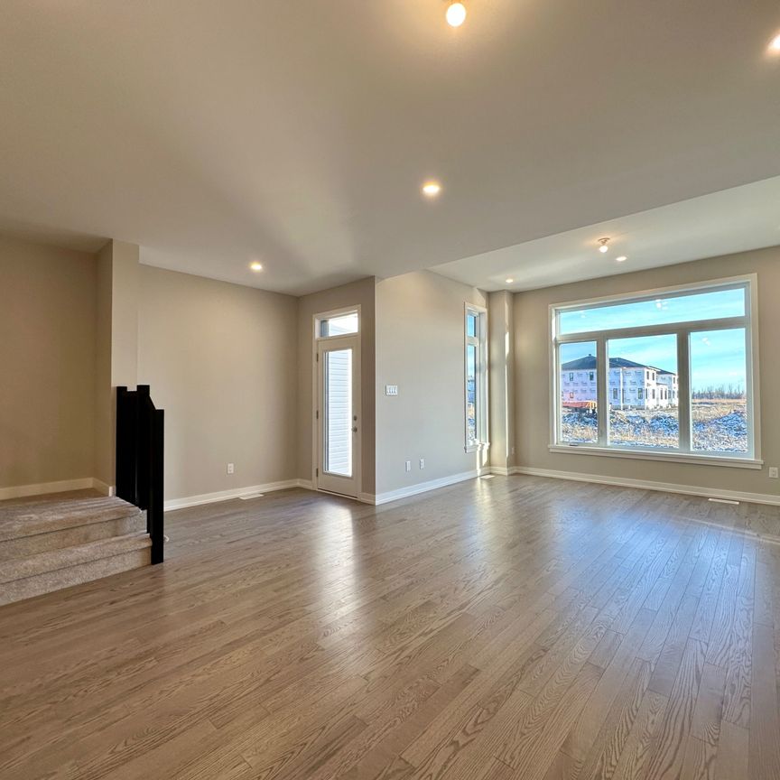 For Lease - 1047 Acoustic Way, Blossom Park - Airport and Area, Ontario - Photo 1