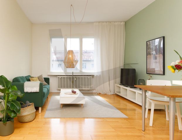 Living at home - Photo 1