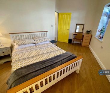 4 bedroom flat to rent - Photo 5