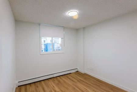 1 Bedroom - Photo 3