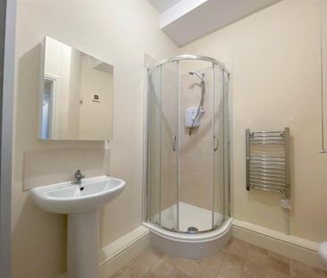 1 bedroom Flat To Let - Photo 3