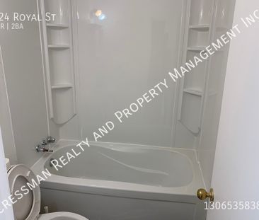 2 Bedroom Main Floor Unit in Rosemont - Photo 4