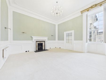 3 BED Character Property To rent - Photo 2