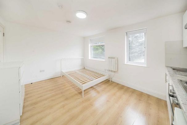 Studio to rent - Photo 1