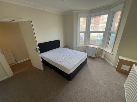 1 bedroom in a house share to rent - Photo 3