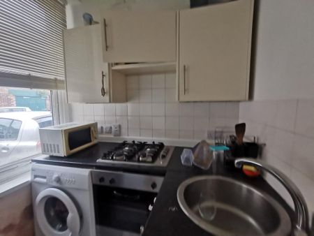 1 bedroom flat to rent - Photo 5