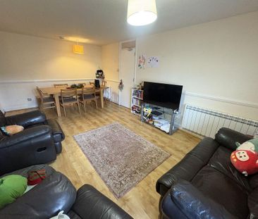 5 bedroom semi-detached house to rent - Photo 1