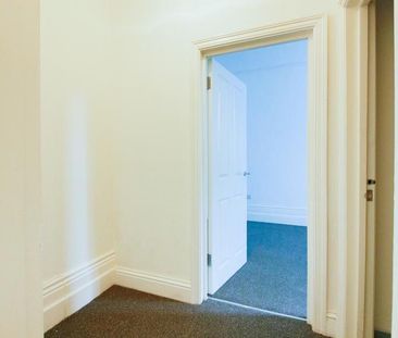 3 bedroom flat to rent - Photo 6