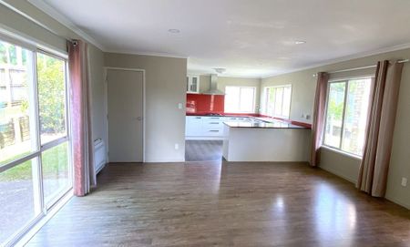 4 bedroom 2.5 bathroom family home - Photo 5