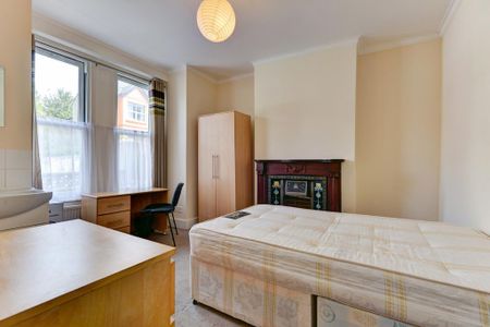 6 bedroom house to rent - Photo 4