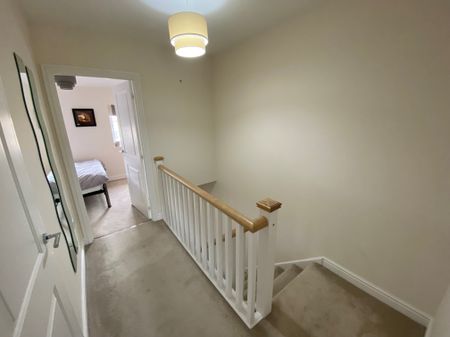 Bletchley Way, Leeds, Horsforth - Photo 3