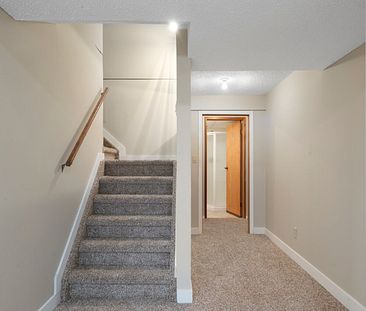 35 Hawkfield Rise Nw - Photo 2