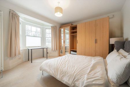 4 bedroom semi-detached house to rent - Photo 3