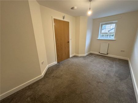 A two bedroom terraced house across three floors in the popular Comelybank Drive development. - Photo 2