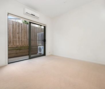 Contemporary Parkside Living with Stylish Design & Premium Finishes - Photo 6