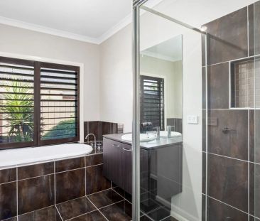 The Perfect Blend of Comfort, Space and Location - Photo 1