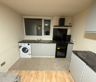 3 Bed Semi-Detached House, Raymead Avenue, CR7 - Photo 6